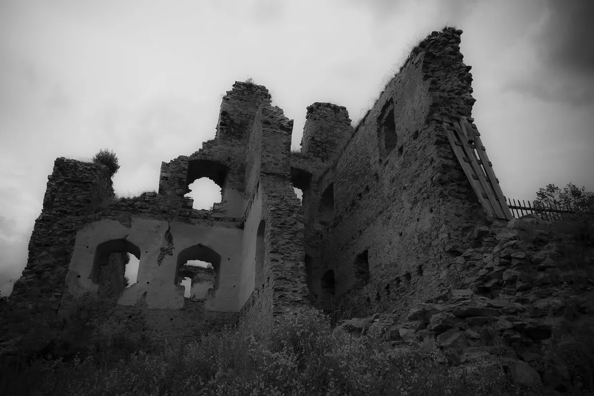 Dívčí Kámen Castle Ruins Hike: The Ultimate 2026 Guide