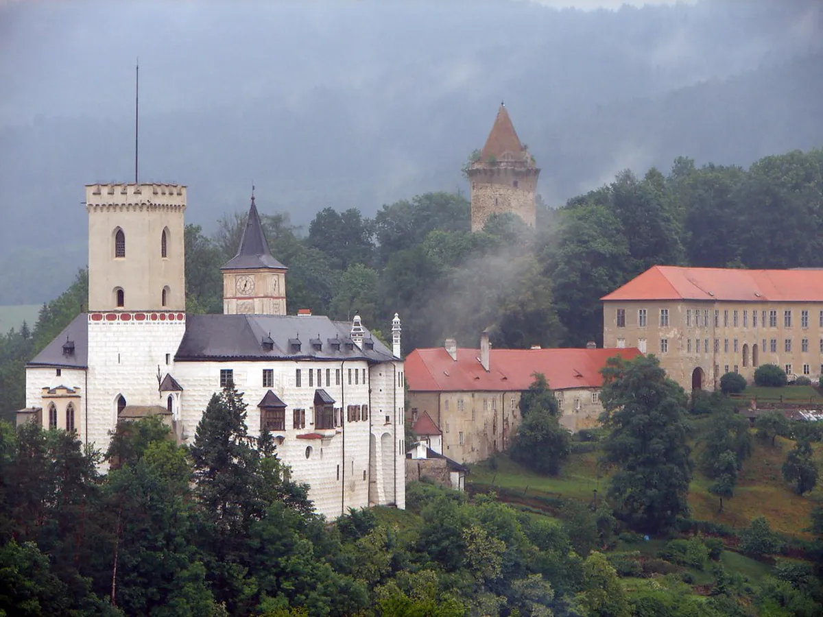 10 Best Stops for a Rožmberk Castle Day Tour