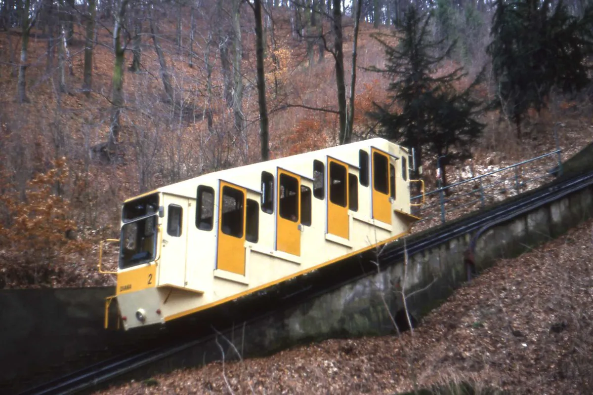 How to Ride the Diana Funicular Railway