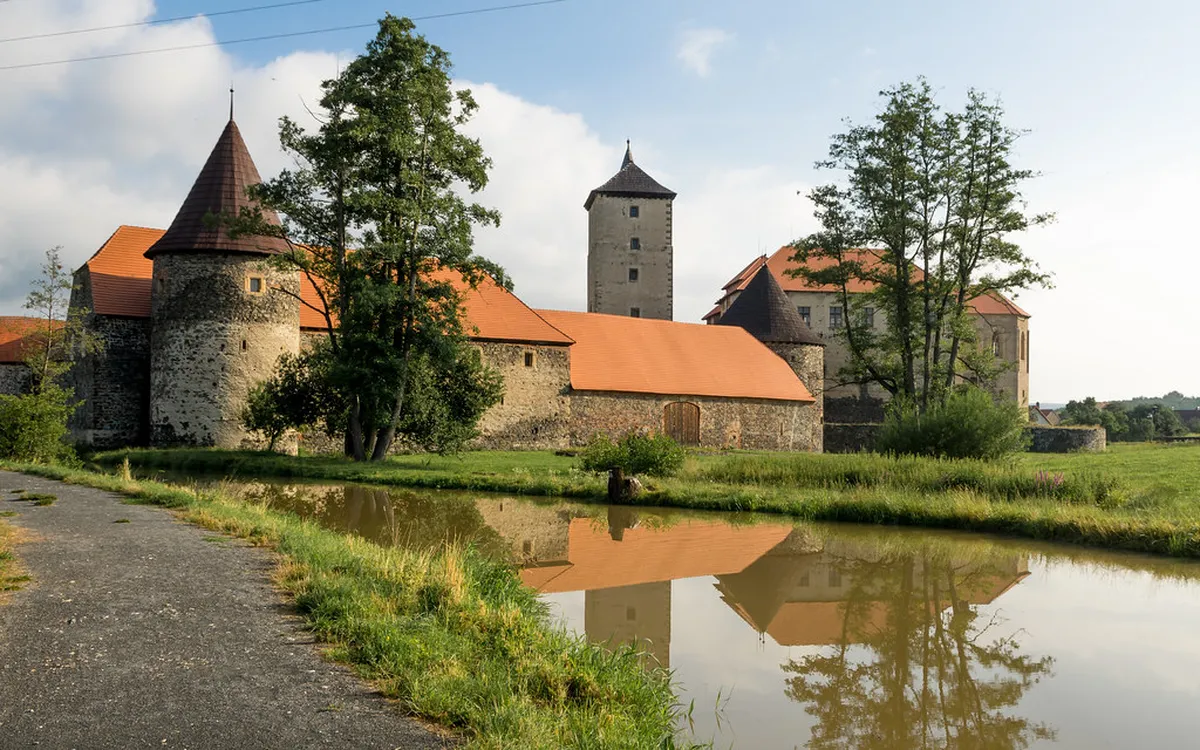 11 Best Things to Do on a Švihov Water Castle Tour