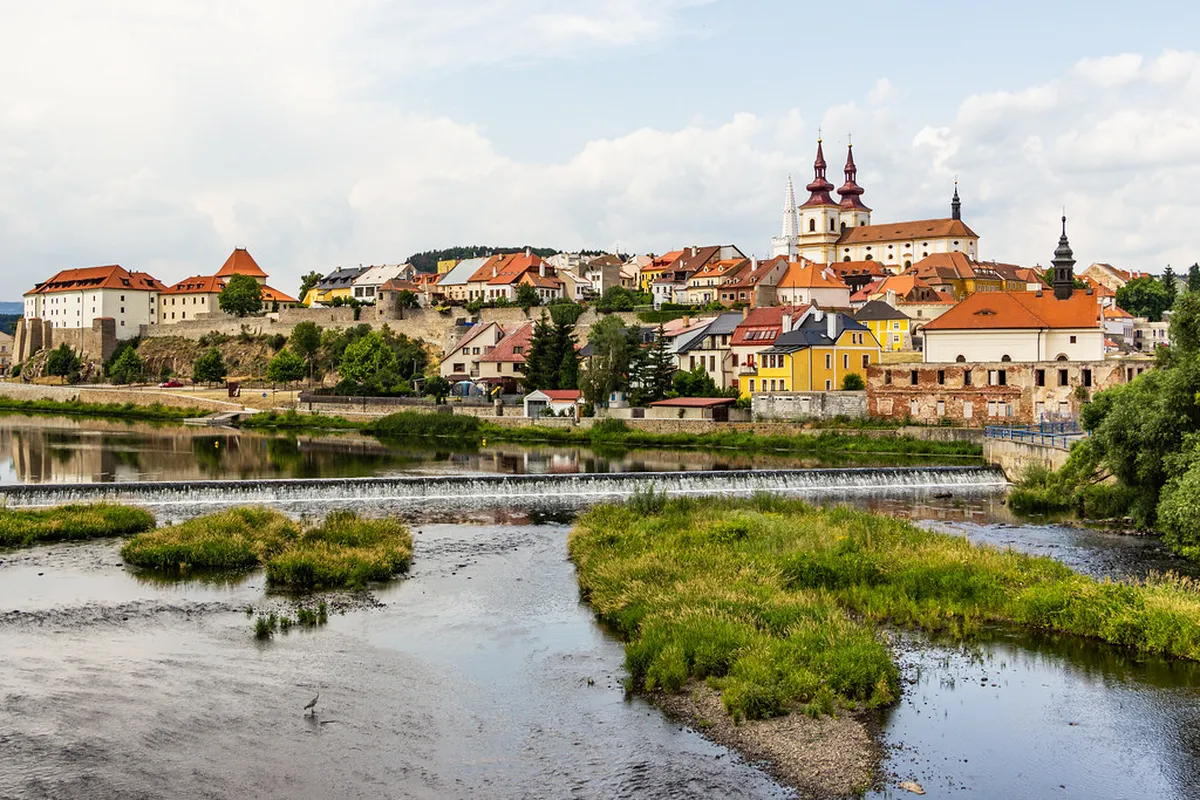 Free Views of Prague Castle from Vltava Riverbank